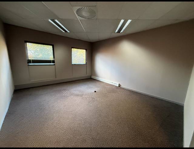 555M² OFFICE TO LET IN PARKTOWN